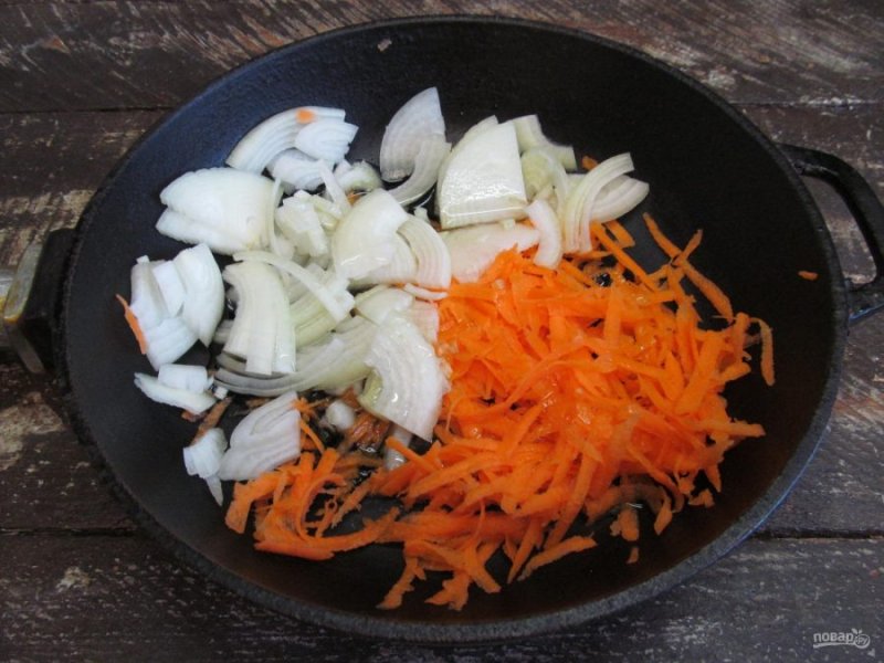 Минтай в духовке с морковью, луком и майонезом