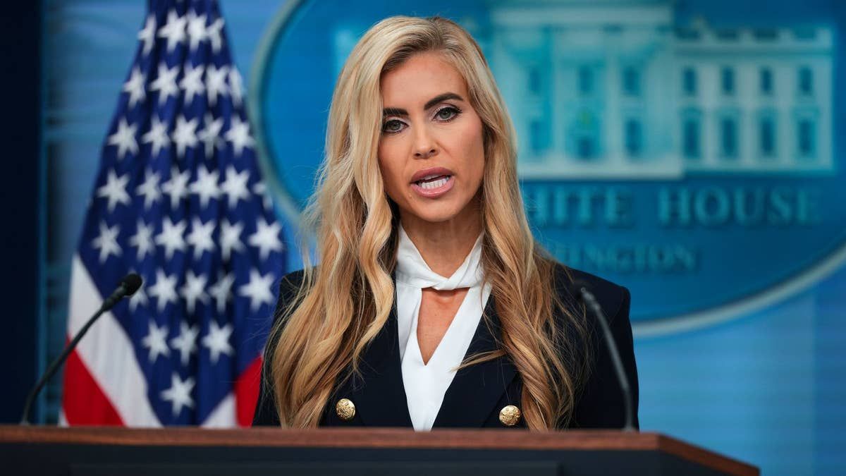 Почему Кэти Захария уволили с поста пресс-секретаря Трампа за 5 дней?